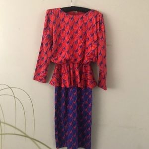 Iconic 80s red and blue giraffe print dress 🦒